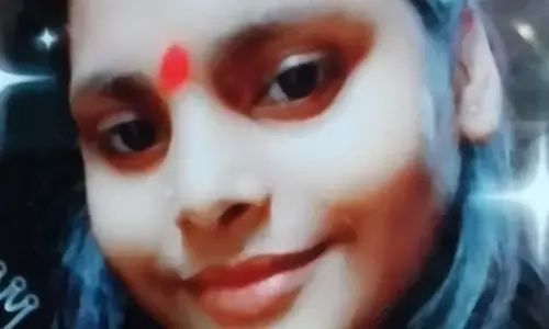 फंदे से लटकती मिली युवती की लाश, मकान मालिक पर हत्या का आरोप