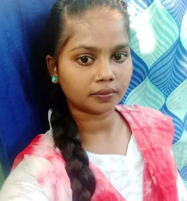 Chandauli News: युवती की गला रेत कर की हत्या, कॉलोनी में घटना से मचा हड़कंप Chandauli News: युवती की गला रेत कर की हत्या, कॉलोनी में घटना से मचा हड़कंप