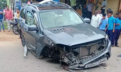 कर्नाटक में PM Modi के भाई की कार का हुआ एक्सीडेंट, बेटे और पोते समेत 5 घायल