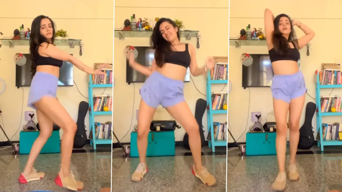 Apoorva Arora Sexy Video: एक्ट्रेस Apoorva Arora ने सेक्सी स्पोर्ट्स ब्रा पहनकर Chiggy Wiggy सॉन्ग पर किया सेक्सी डांस Apoorva Arora Sexy Video: एक्ट्रेस Apoorva Arora ने सेक्सी स्पोर्ट्स ब्रा पहनकर Chiggy Wiggy सॉन्ग पर किया सेक्सी डांस