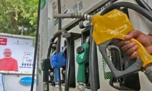Petrol-Diesel Price Today: भारी गिरावट के बाद क्रूड में तेजी, पेट्रोल-डीजल की कीमतों में हुआ बदलाव? जानिए ताजा भाव Petrol-Diesel Price Today: भारी गिरावट के बाद क्रूड में तेजी, पेट्रोल-डीजल की कीमतों में हुआ बदलाव? जानिए ताजा भाव