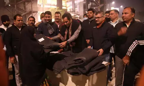 कड़ाके की ठंड में गरीबों का सहारा बना नोएडा मीडिया क्लब कड़ाके की ठंड में गरीबों का सहारा बना नोएडा मीडिया क्लब