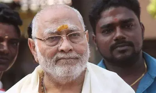 Prime Minister Narendra Modis brother Prahlad Modis Mercedes: рдкреНрд░рдзрд╛рдирдордВрддреНрд░реА рдирд░реЗрдВрджреНрд░ рдореЛрджреА рдХреЗ рднрд╛рдИ рдХреА рдорд░реНрд╕рд┐рдбреАрдЬ рдХрд╛ рдХрд░реНрдирд╛рдЯрдХ рдореЗрдВ рдПрдХреНрд╕реАрдбреЗрдВрдЯ Prime Minister Narendra Modis brother Prahlad Modis Mercedes: рдкреНрд░рдзрд╛рдирдордВрддреНрд░реА рдирд░реЗрдВрджреНрд░ рдореЛрджреА рдХреЗ рднрд╛рдИ рдХреА рдорд░реНрд╕рд┐рдбреАрдЬ рдХрд╛ рдХрд░реНрдирд╛рдЯрдХ рдореЗрдВ рдПрдХреНрд╕реАрдбреЗрдВрдЯ