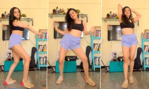 Apoorva Arora Sexy Video: एक्ट्रेस Apoorva Arora ने सेक्सी स्पोर्ट्स ब्रा पहनकर Chiggy Wiggy सॉन्ग पर किया सेक्सी डांस Apoorva Arora Sexy Video: एक्ट्रेस Apoorva Arora ने सेक्सी स्पोर्ट्स ब्रा पहनकर Chiggy Wiggy सॉन्ग पर किया सेक्सी डांस