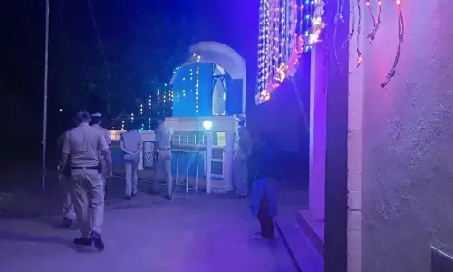 рдХрд░реНрдирд╛рдЯрдХ: рдореИрд╕реВрд░ рдХреЗ рдЪрд░реНрдЪ рдореЗрдВ рддреЛрдбрд╝рдлреЛрдбрд╝, рдбреЛрдиреЗрд╢рди рд▓реЗ рдЧрдП рдмрджрдорд╛рд╢, рдЬреАрд╕рд╕ рдХреА рдореВрд░реНрддрд┐ рдХреЛ рдиреБрдХрд╕рд╛рди рдкрд╣реБрдВрдЪрд╛рдпрд╛ рдХрд░реНрдирд╛рдЯрдХ: рдореИрд╕реВрд░ рдХреЗ рдЪрд░реНрдЪ рдореЗрдВ рддреЛрдбрд╝рдлреЛрдбрд╝, рдбреЛрдиреЗрд╢рди рд▓реЗ рдЧрдП рдмрджрдорд╛рд╢, рдЬреАрд╕рд╕ рдХреА рдореВрд░реНрддрд┐ рдХреЛ рдиреБрдХрд╕рд╛рди рдкрд╣реБрдВрдЪрд╛рдпрд╛