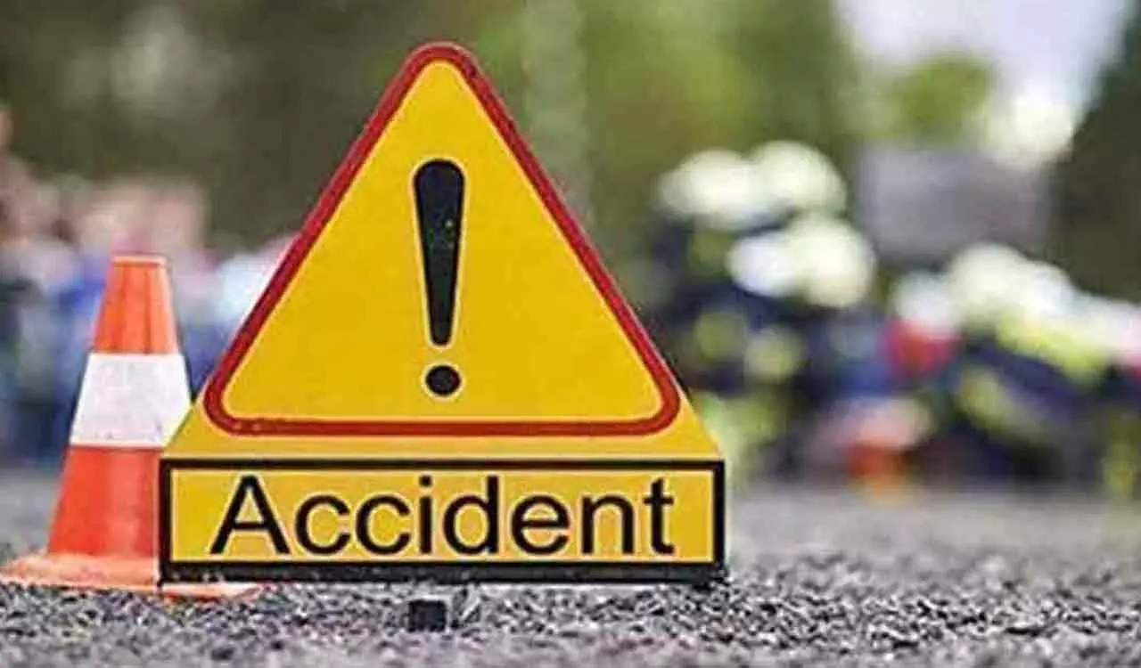 Bus Accident: सीतापुर में यात्रियों से भरी बस तालाब में पलटी, 20 से अधिक लोग घायल Bus Accident: सीतापुर में यात्रियों से भरी बस तालाब में पलटी, 20 से अधिक लोग घायल