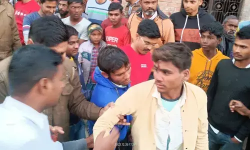 बकरी चोरी करके भाग रहे दो युवकों को ग्रामीणों ने दबोचा बकरी चोरी करके भाग रहे दो युवकों को ग्रामीणों ने दबोचा