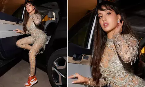 Nora Fatehi Sexy Photos: Nora Fatehi ने ट्रांसपेरेंट ड्रेस पहन दिया सेक्सी पोज, एक्ट्रेस की दिलकश अदा देख यूजर्स हुए मतवाले Nora Fatehi Sexy Photos: Nora Fatehi ने ट्रांसपेरेंट ड्रेस पहन दिया सेक्सी पोज, एक्ट्रेस की दिलकश अदा देख यूजर्स हुए मतवाले