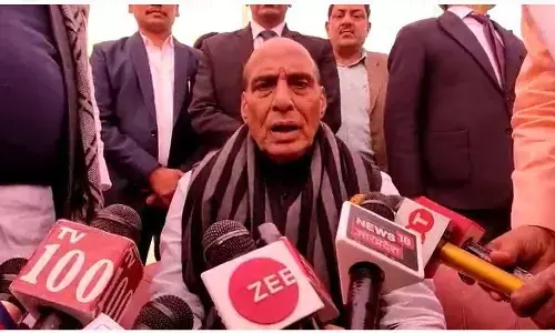 चन्दौली पहुंचे रक्षामंत्री राजनाथ सिंह, अपनी भाभी को श्रद्धा सुमन किये अर्पित चन्दौली पहुंचे रक्षामंत्री राजनाथ सिंह, अपनी भाभी को श्रद्धा सुमन किये अर्पित