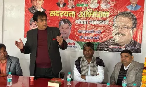 लोकबंधु राजनारायण की पुण्यतिथि पर पुष्प अर्पित कर दी श्रद्धांजलि