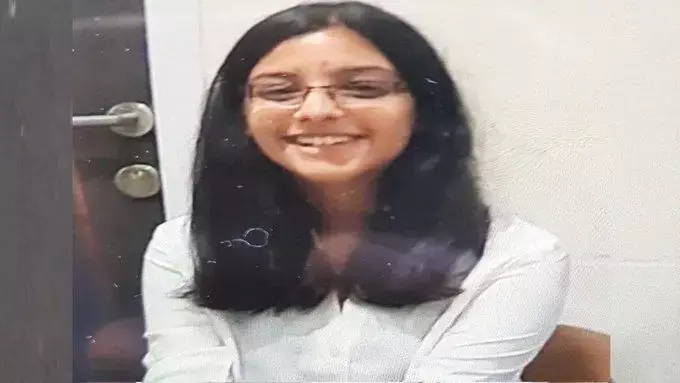 न्यू ईयर पार्टी के बाद सो गईं सहेलियां, फिर यकायक इस लड़की ने लगादी सातवीं मंजिल से छलांग और फिर ...... न्यू ईयर पार्टी के बाद सो गईं सहेलियां, फिर यकायक इस लड़की ने लगादी सातवीं मंजिल से छलांग और फिर ......