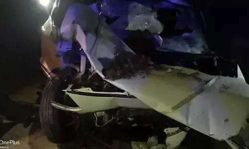 नववर्ष पर पिकनिक मनाने बनारस जा रहे युवकों की कार टकराई 3 की मौत 3 घायल नववर्ष पर पिकनिक मनाने बनारस जा रहे युवकों की कार टकराई 3 की मौत 3 घायल