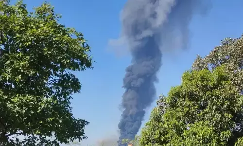 Nashik Fire: नासिक में जिंदल कंपनी में धमाका, 9 कर्मचारी आग से झुलसे, देखें Video Nashik Fire: नासिक में जिंदल कंपनी में धमाका, 9 कर्मचारी आग से झुलसे, देखें Video