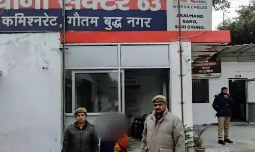 Noida News : अंजान लड़के से बात करने को मना किया तो पत्नी ने पति के प्राइवेट पार्ट पर किया चाकू से वार, और फिर Noida News : अंजान लड़के से बात करने को मना किया तो पत्नी ने पति के प्राइवेट पार्ट पर किया चाकू से वार, और फिर
