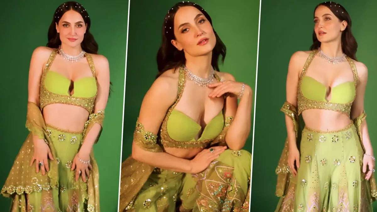 Elli Avram Sexy Photos: एक्ट्रेस Elli Avram ने ट्रेडिशनल आउटफिट में कराया अपना हॉट फोटोशूट, Video हुआ Viral Elli Avram Sexy Photos: एक्ट्रेस Elli Avram ने ट्रेडिशनल आउटफिट में कराया अपना हॉट फोटोशूट, Video हुआ Viral