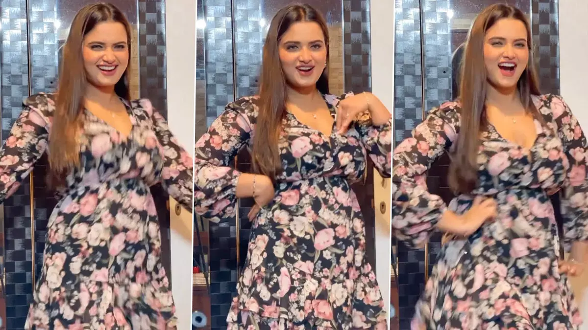 Neelam Giri Sexy Dance Video: नीलम गिरी ने अपने सेक्सी ठुमकों से गिराई बिजली, एक्ट्रेस की सेक्सी अदाएं उड़ा देंगी आपके होश Neelam Giri Sexy Dance Video: नीलम गिरी ने अपने सेक्सी ठुमकों से गिराई बिजली, एक्ट्रेस की सेक्सी अदाएं उड़ा देंगी आपके होश