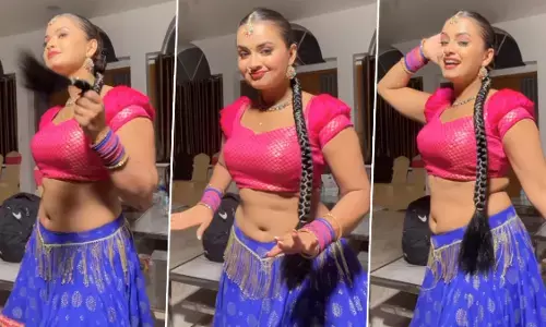 Neelam Giri Sexy Video: भोजपुरी एक्ट्रेस Neelam Giri ने घागरा चोली पहनकर सैयां जी दिलवा सॉन्ग पर किया धांसू डांस, अदाओं से कर रही हैं घायल Neelam Giri Sexy Video: भोजपुरी एक्ट्रेस Neelam Giri ने घागरा चोली पहनकर सैयां जी दिलवा सॉन्ग पर किया धांसू डांस, अदाओं से कर रही हैं घायल