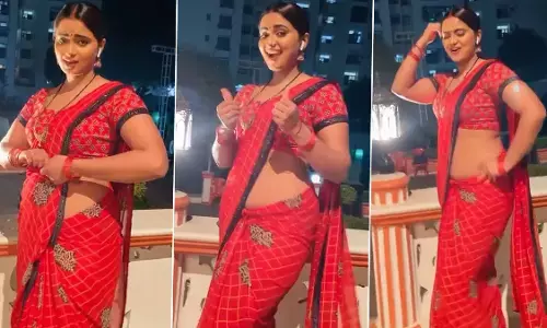 Neelam Giri Sexy Video: Neelam Giri ने लाल साड़ी पहनकर देसी भाभी स्टाइल में किया सेक्सी डांस, Video ने इंटरनेट पर मचाई तबाही Neelam Giri Sexy Video: Neelam Giri ने लाल साड़ी पहनकर देसी भाभी स्टाइल में किया सेक्सी डांस, Video ने इंटरनेट पर मचाई तबाही