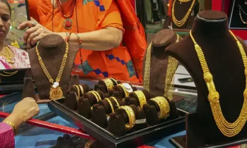 Gold-Silver Price Today: सोने ने मारी उछाल, चांदी के गिरे दाम, जानें आज यूपी में गोल्ड-सिल्वर का रेट Gold-Silver Price Today: सोने ने मारी उछाल, चांदी के गिरे दाम, जानें आज यूपी में गोल्ड-सिल्वर का रेट