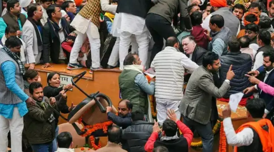 MCD Mayor Election: सिविक सेंटर में शपथ ग्रहण से पहले हंगामा, मनीष सिसोदिया और मनोज तिवारी ने लगाए एक दूसरे पर आरोप