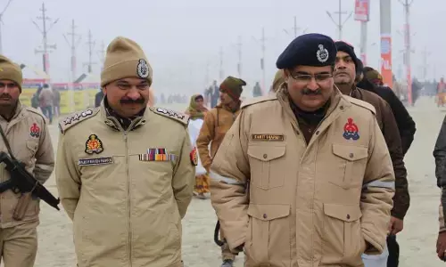 तस्वीरों से जानिए माघ मेले के पहले स्नान पर्व पर अधिकारी कैसे फील्ड में रहे सक्रिय तस्वीरों से जानिए माघ मेले के पहले स्नान पर्व पर अधिकारी कैसे फील्ड में रहे सक्रिय
