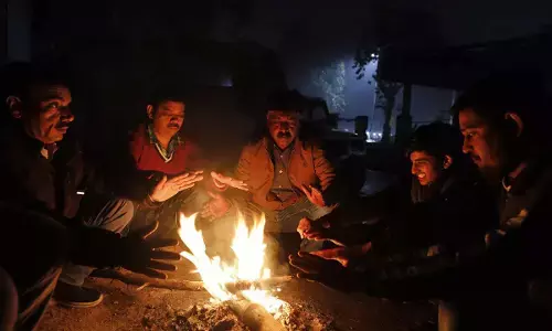 Weather Update: अगले 24 घंटे भीषण ठंड की भविष्यवाणी, टेंपरेचर में दर्ज की जाएगी गिरावट, यूपी में शीतलहर