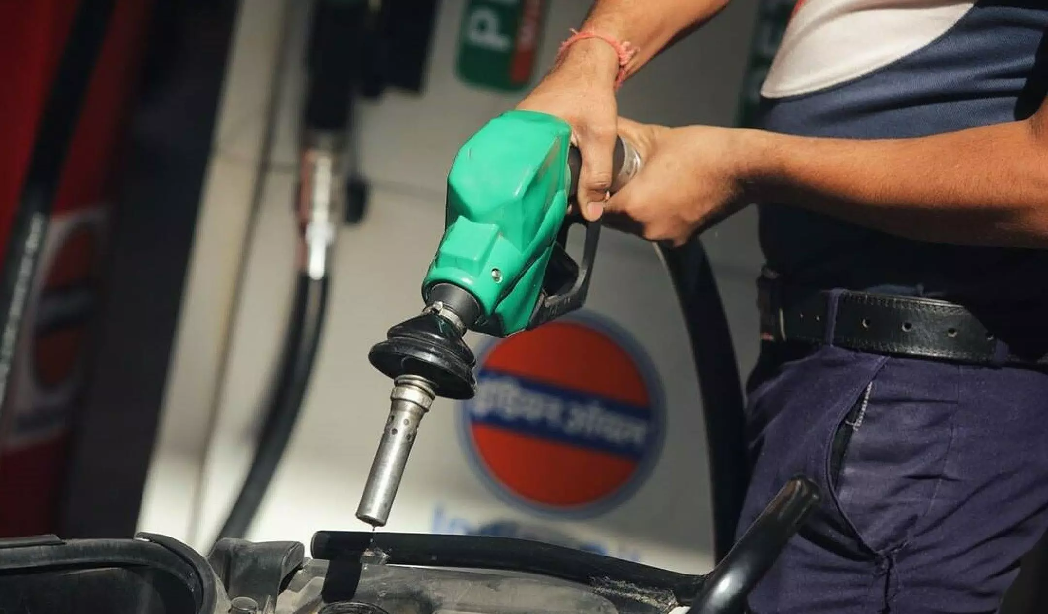 Petrol Diesel Price Today January 9: तेल कंपनियों ने जारी किए पेट्रोल-डीजल के दाम, जानें आपके शहर की कीमतें