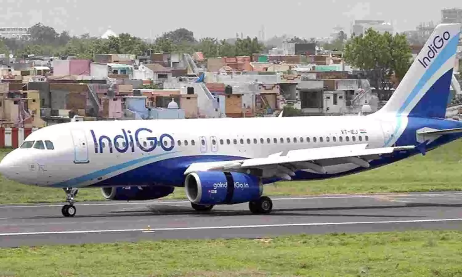 Indigo Flight: अब इंडिगो की फ्लाइट में एयर होस्‍टेस से छेड़छाड़, नशे में धुत 3 यात्रियों ने पायलट को पीट, जानें पूरा मामला