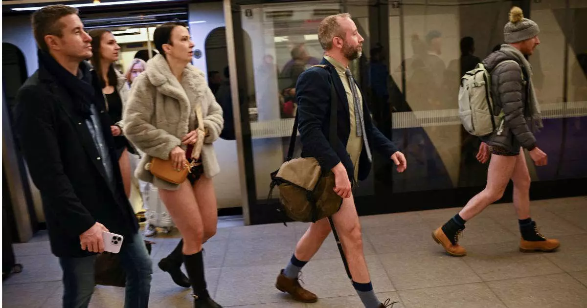 जब बिना पैंट पहने ट्रेन में नजर आए लंदन के लोग, जानिए- आखिर क्यों हुआ ऐसा?