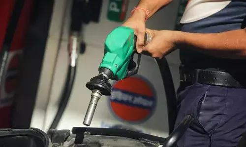 Petrol Diesel Price Today January 9: तेल कंपनियों ने जारी किए पेट्रोल-डीजल के दाम, जानें आपके शहर की कीमतें Petrol Diesel Price Today January 9: तेल कंपनियों ने जारी किए पेट्रोल-डीजल के दाम, जानें आपके शहर की कीमतें