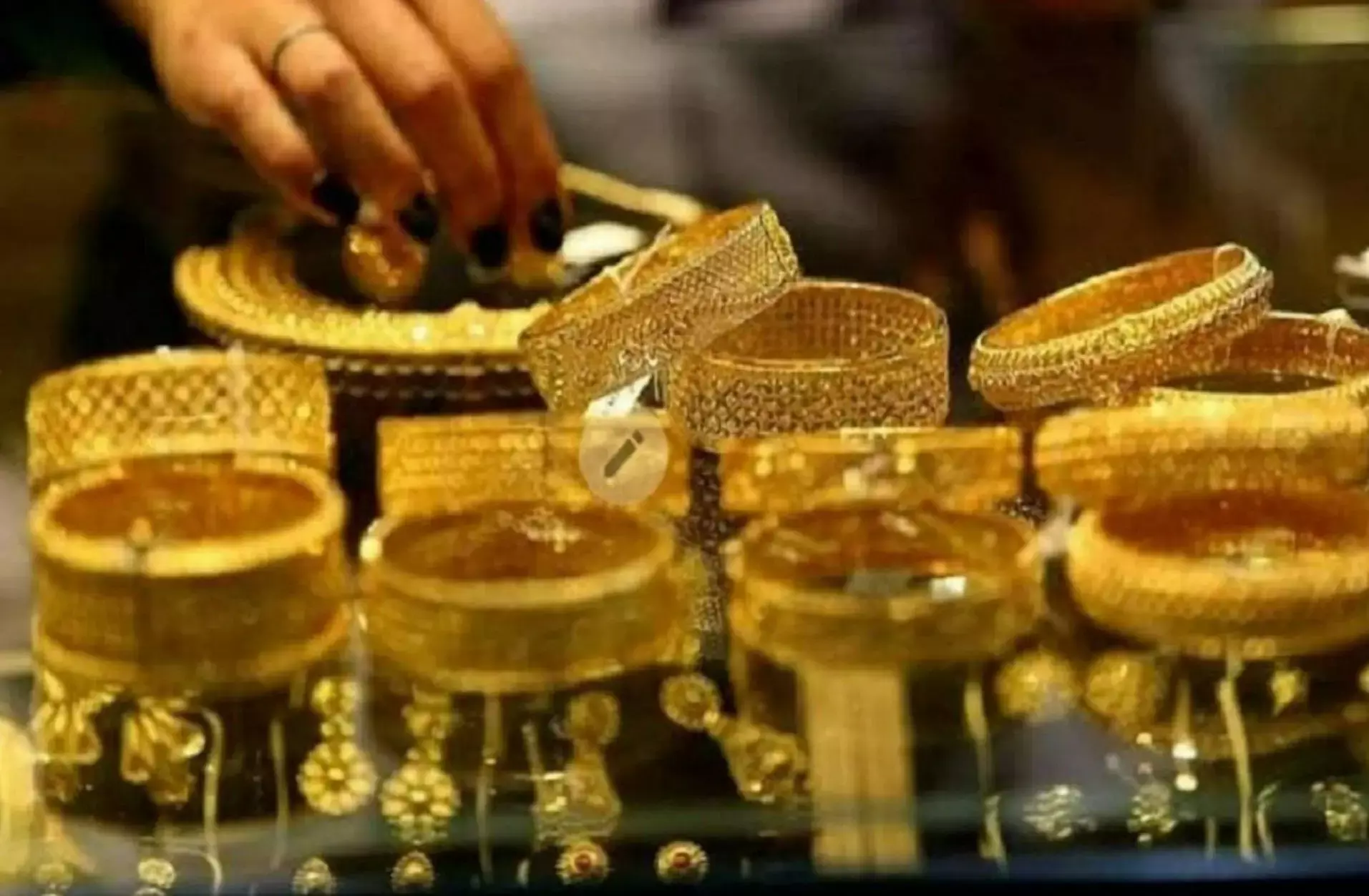 Gold Price Update: सोना खरीदारों के लिए खुशखबरी, 32600 रुपये से भी कम में खरीदें 10 ग्राम Gold Price Update: सोना खरीदारों के लिए खुशखबरी, 32600 रुपये से भी कम में खरीदें 10 ग्राम