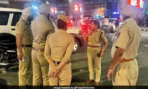 पंजाब में सेना के लेफ्टिनेंट कर्नल ने की पत्नी की हत्या, खुद को भी मारी गोली पंजाब में सेना के लेफ्टिनेंट कर्नल ने की पत्नी की हत्या, खुद को भी मारी गोली