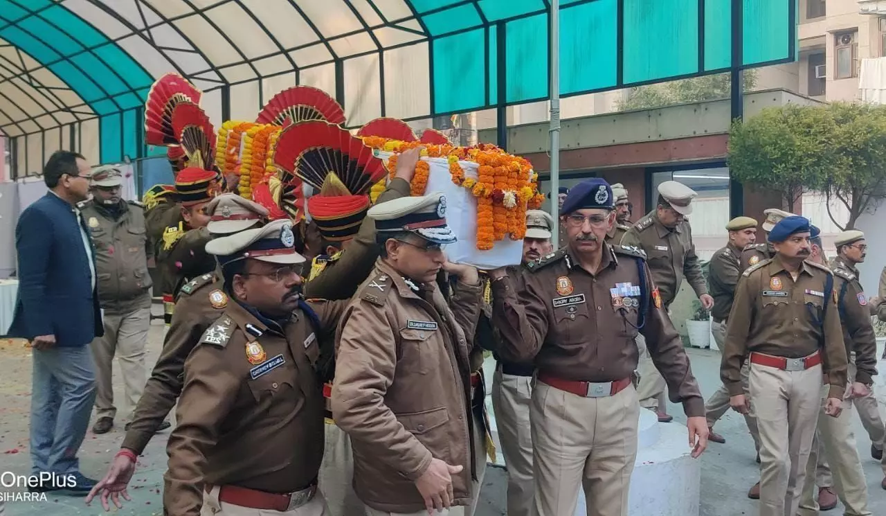 दिल्ली पुलिस दिलेर ASI का चोर से भिंडत का सीसीटीवी आया सामने, वीडियो देखकर हुए रोंगटे खड़े , शेयर कर शहीद को श्रद्धांजलि जरूर दें