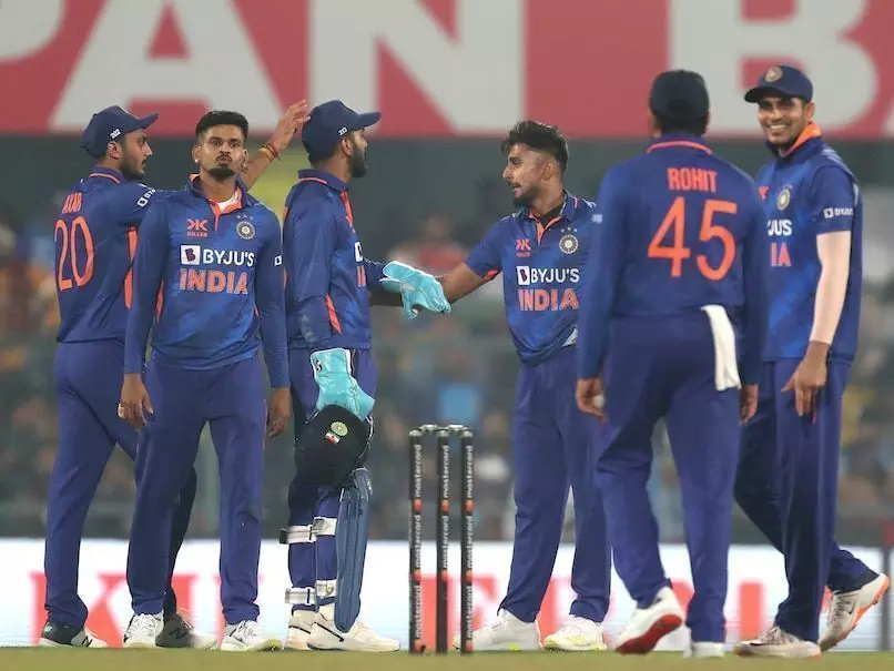 IND VS SL: पहले वनडे में भारत ने श्रीलंका को 67 रनों से हराया, विराट कोहली का शानदार शतक IND VS SL: पहले वनडे में भारत ने श्रीलंका को 67 रनों से हराया, विराट कोहली का शानदार शतक