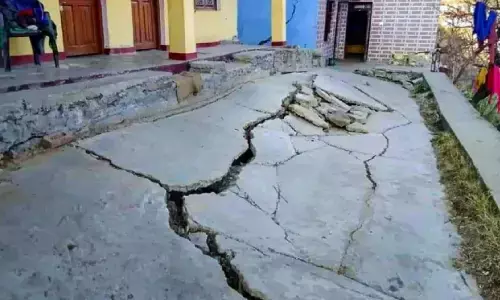 Joshimath Sinking: рдЧреГрд╣ рдордВрддреНрд░рд╛рд▓рдп рдХреА рдПрдХ рдЯреАрдо рдЖрдЬ рдХрд░реЗрдЧреА рдЬреЛрд╢реАрдорда рдХрд╛ рджреМрд░рд╛, 75 рдШрд░реЛрдВ рдкрд░ рд▓рд╛рд▓ рдирд┐рд╢рд╛рди Joshimath Sinking: рдЧреГрд╣ рдордВрддреНрд░рд╛рд▓рдп рдХреА рдПрдХ рдЯреАрдо рдЖрдЬ рдХрд░реЗрдЧреА рдЬреЛрд╢реАрдорда рдХрд╛ рджреМрд░рд╛, 75 рдШрд░реЛрдВ рдкрд░ рд▓рд╛рд▓ рдирд┐рд╢рд╛рди