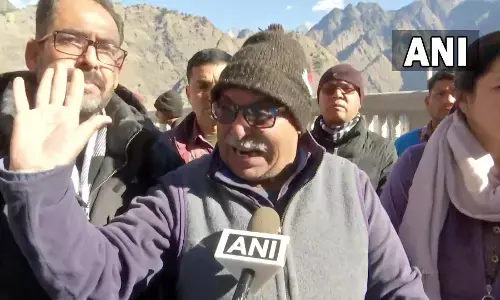 Joshimath News : Hotal Malari In के मालिक ठाकुर सिंह राणा बोले, मुझे केंद्र और राज्य सरकार से बेहद नाराज हूँ Joshimath News : Hotal Malari In के मालिक ठाकुर सिंह राणा बोले, मुझे केंद्र और राज्य सरकार से बेहद नाराज हूँ