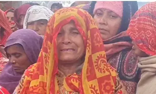 गाजियाबाद में टेम्पो चालक की मौत के मामले में चौकी इंचार्ज के खिलाफ केस दर्ज, सस्पेंड कर विभागीय जांच हुई शुरू गाजियाबाद में टेम्पो चालक की मौत के मामले में चौकी इंचार्ज के खिलाफ केस दर्ज, सस्पेंड कर विभागीय जांच हुई शुरू