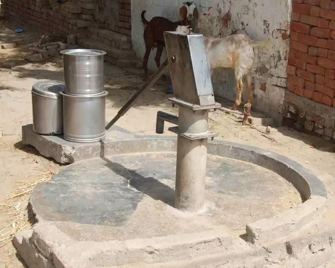 हैण्डपम्प मरम्मत और रिबोर के नाम पर निकाल ली 8 लाख 47 हजार की रकम हैण्डपम्प मरम्मत और रिबोर के नाम पर निकाल ली 8 लाख 47 हजार की रकम