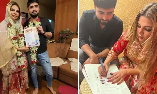 Rakhi Sawant Wedding: राखी सावंत ने आदिल संग रचाई दूसरी शादी? गले में वरमाला...हाथ में मैरिज सर्टिफिकेट! PHOTOS वायरल Rakhi Sawant Wedding: राखी सावंत ने आदिल संग रचाई दूसरी शादी? गले में वरमाला...हाथ में मैरिज सर्टिफिकेट! PHOTOS वायरल
