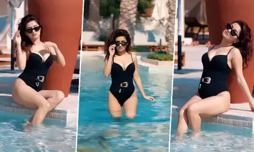 Avneet Kaur Hot Video: टीवी एक्ट्रेस अवनीत कौर ने सेक्सी सिमसूट पहनकर पानी में लगाईं आग, हॉट वीडियो हुआ वायरल