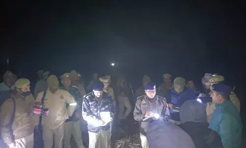 बरेली में ट्रिपल मर्डर : फसल कांटने को हुए विवाद में जमकर हुई फायरिंग, तीन की मौत, एक घायल, पुलिस कप्तान समेत आला अधिकारी मौके पर पहुंचे बरेली में ट्रिपल मर्डर : फसल कांटने को हुए विवाद में जमकर हुई फायरिंग, तीन की मौत, एक घायल, पुलिस कप्तान समेत आला अधिकारी मौके पर पहुंचे