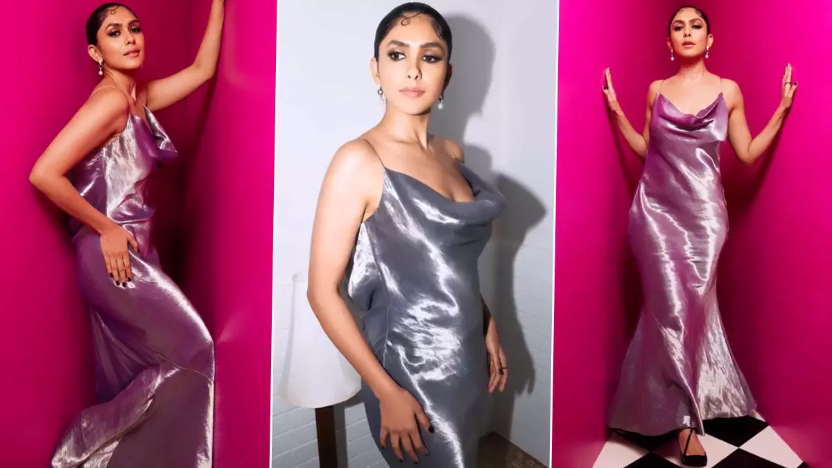 Mrunal Thakur Sexy Video: Mrunal Thakur Sexy आउटफिट पहन गिराई बिजली, एक्ट्रेस की हॉटनेस देख घायल हुए यूजर्स Mrunal Thakur Sexy Video: Mrunal Thakur Sexy आउटफिट पहन गिराई बिजली, एक्ट्रेस की हॉटनेस देख घायल हुए यूजर्स