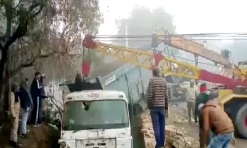 Raebareli News: घना कोहरा बना काल, बेकाबू डंपर ने चाय पी रहे छह लोगों का कुचला Raebareli News: घना कोहरा बना काल, बेकाबू डंपर ने चाय पी रहे छह लोगों का कुचला