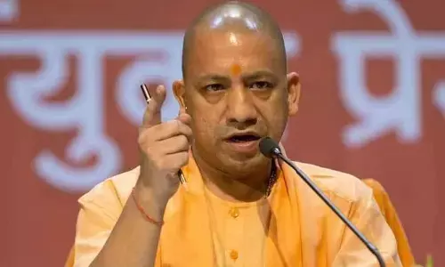 CM योगी का महिला के साथ बनाया रील, मुकदमा हुआ दर्ज CM योगी का महिला के साथ बनाया रील, मुकदमा हुआ दर्ज