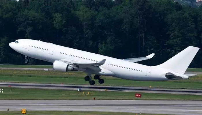 हवाई जहाज का रंग सफेद क्यों होता है, जानिए क्या है वजह