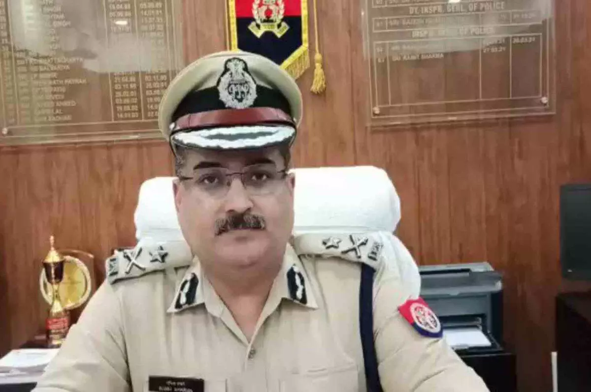 जब आधी रात को अकेले निकले पुलिस कमिश्नर पहुंचे पुलिस चौकी, ताला लटका देख  ठनका माथा वाट्सएप ग्रुप में भेजी फोटो तो मचा हड़कंप