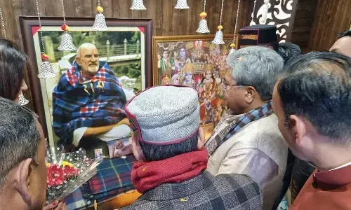 उत्तराखंड राज्य के प्रभारी महासचिव दुष्यंत गौतम ने जोशीमठ आपदा के लिए नीवकरौरी बाबा से की प्रार्थना उत्तराखंड राज्य के प्रभारी महासचिव दुष्यंत गौतम ने जोशीमठ आपदा के लिए नीवकरौरी बाबा से की प्रार्थना