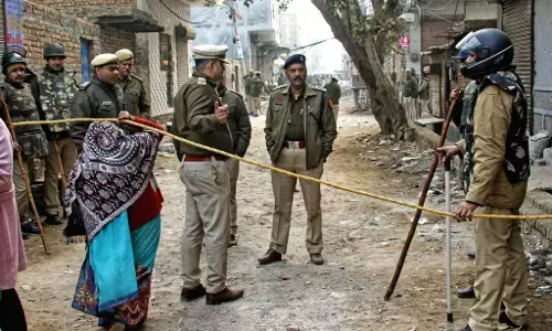 Delhi Kanjhawala Case: कंझावला कांड में बड़ी कार्रवाई, पीसीआर और पिकेट पर तैनात 11 पुलिसकर्मी निलंबित Delhi Kanjhawala Case: कंझावला कांड में बड़ी कार्रवाई, पीसीआर और पिकेट पर तैनात 11 पुलिसकर्मी निलंबित