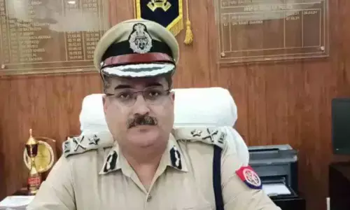 जब आधी रात को अकेले निकले पुलिस कमिश्नर पहुंचे पुलिस चौकी, ताला लटका देख  ठनका माथा वाट्सएप ग्रुप में भेजी फोटो तो मचा हड़कंप जब आधी रात को अकेले निकले पुलिस कमिश्नर पहुंचे पुलिस चौकी, ताला लटका देख  ठनका माथा वाट्सएप ग्रुप में भेजी फोटो तो मचा हड़कंप