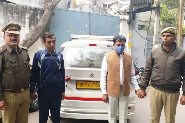 Noida News: एमबीबीएस में दाखिला दिलवाने के नाम पर ठगी करने वाले अंतरराज्यीय गैंग के दो सदस्य गिरफ्तार